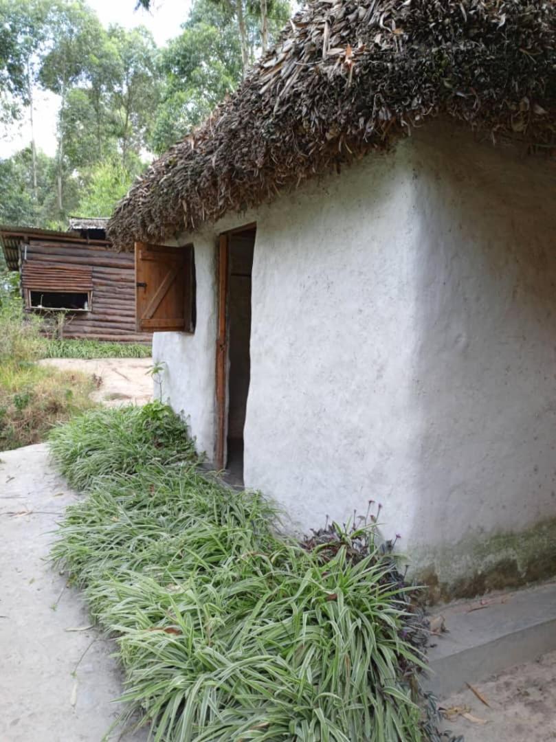 Om Hostel Bunyonyi Kabale エクステリア 写真