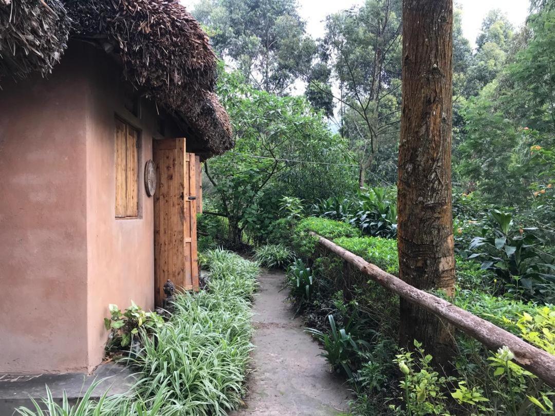 Om Hostel Bunyonyi Kabale エクステリア 写真