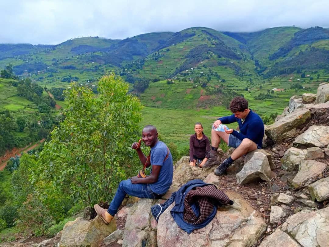 Om Hostel Bunyonyi Kabale エクステリア 写真