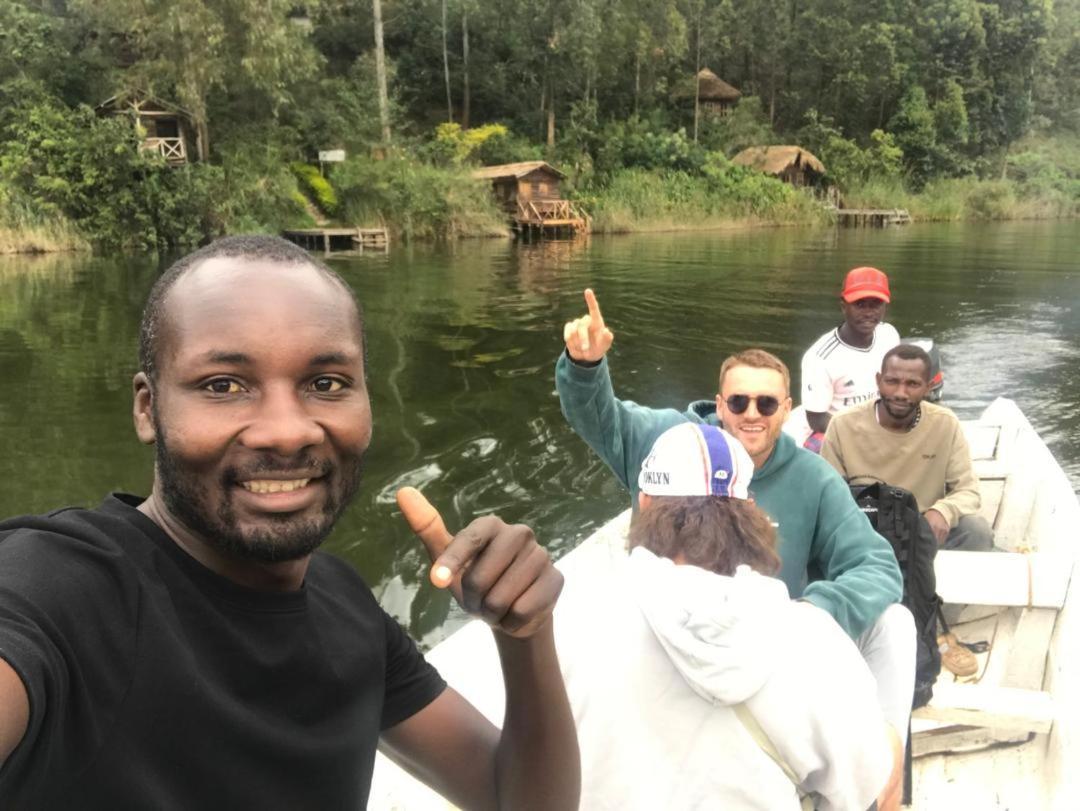 Om Hostel Bunyonyi Kabale エクステリア 写真