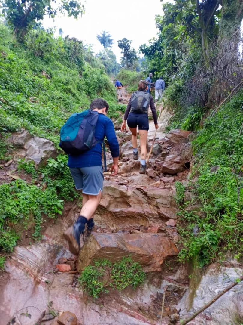 Om Hostel Bunyonyi Kabale エクステリア 写真