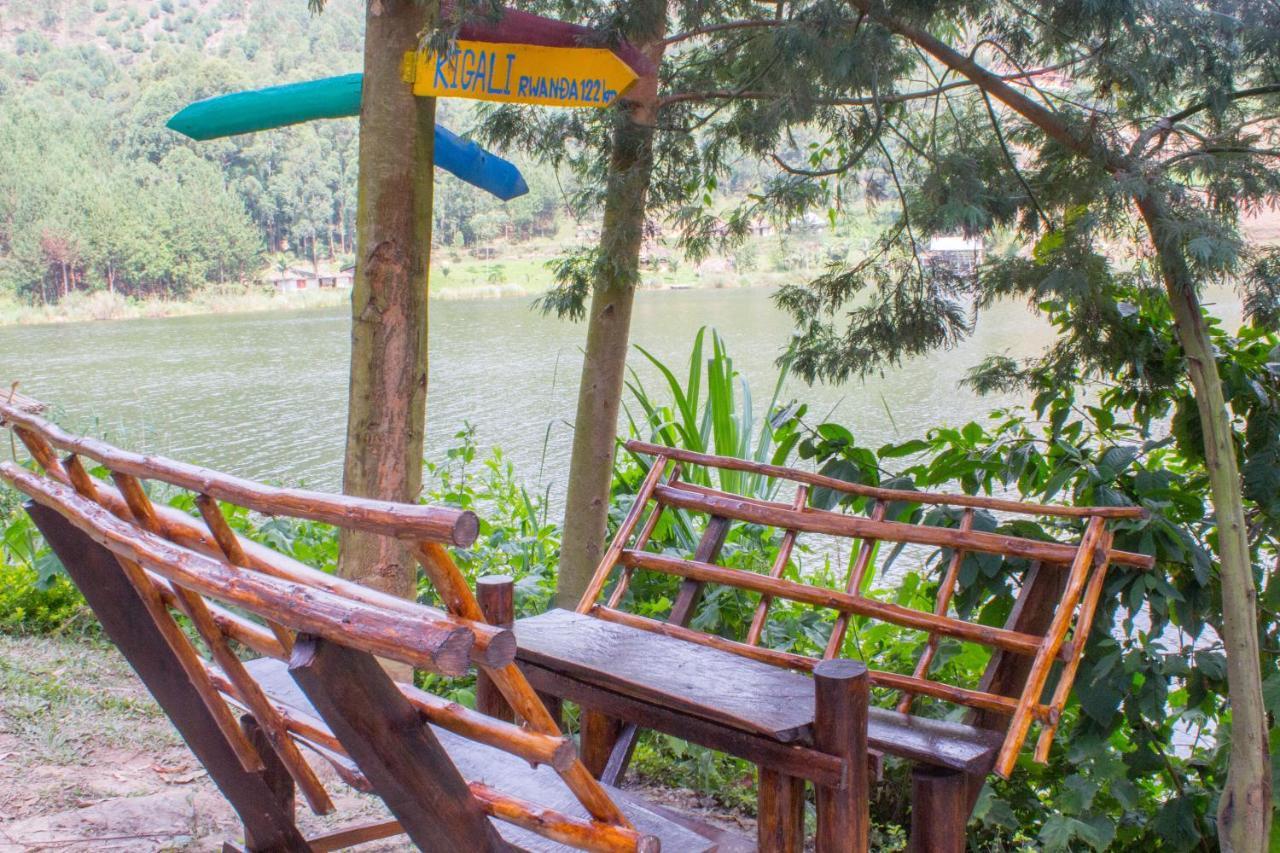 Om Hostel Bunyonyi Kabale エクステリア 写真